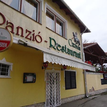 Czermann Panzio Es Etterem Hotel Oroszlany Luaran gambar