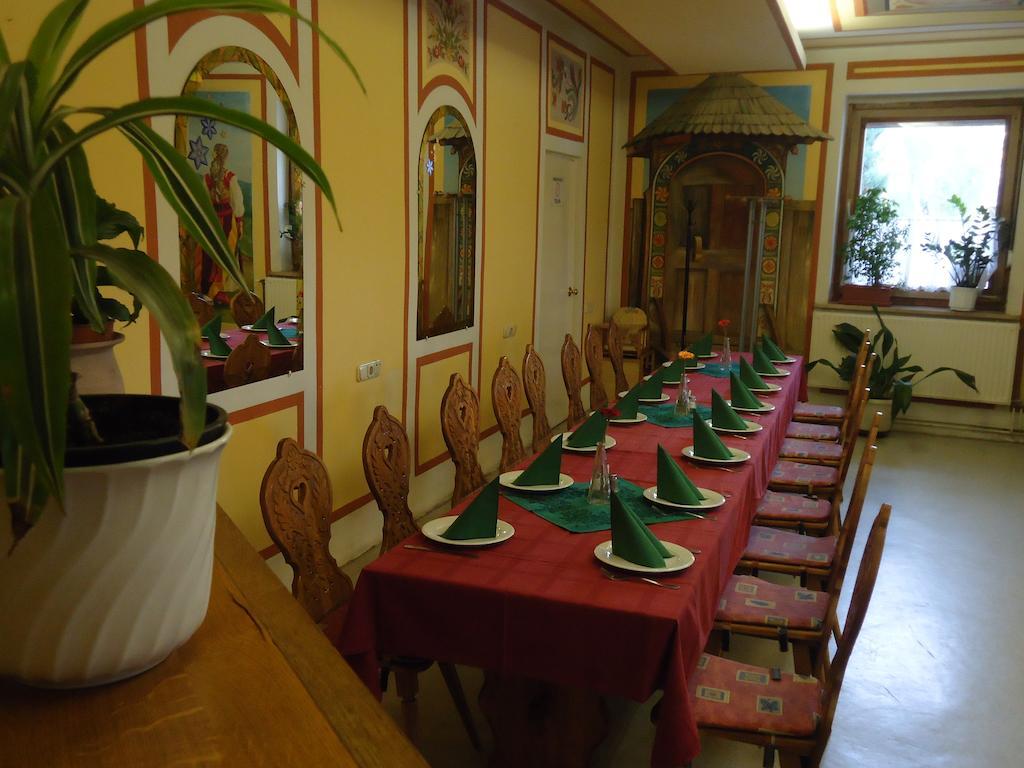 Czermann Panzio Es Etterem Hotel Oroszlany Luaran gambar