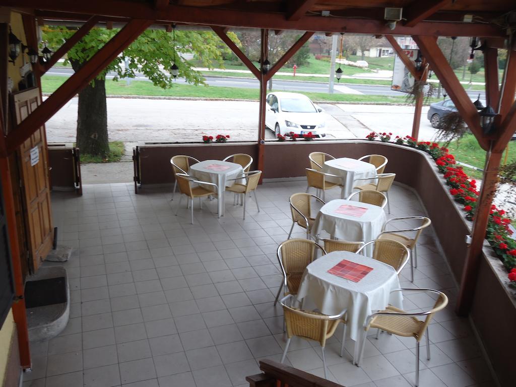 Czermann Panzio Es Etterem Hotel Oroszlany Luaran gambar