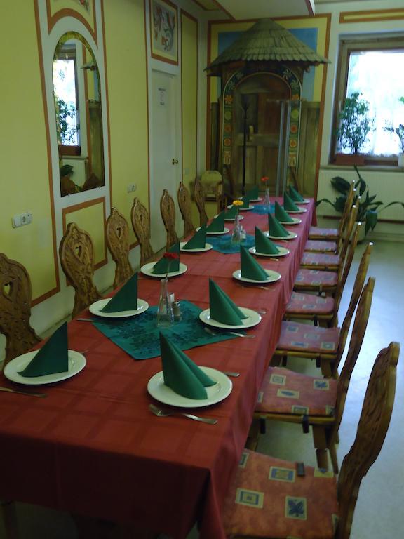 Czermann Panzio Es Etterem Hotel Oroszlany Luaran gambar