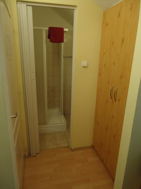 Czermann Panzio Es Etterem Hotel Oroszlany Bilik gambar
