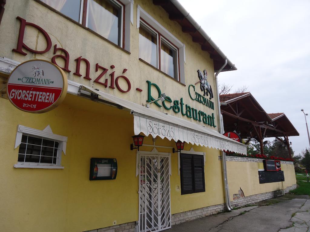 Czermann Panzio Es Etterem Hotel Oroszlany Luaran gambar