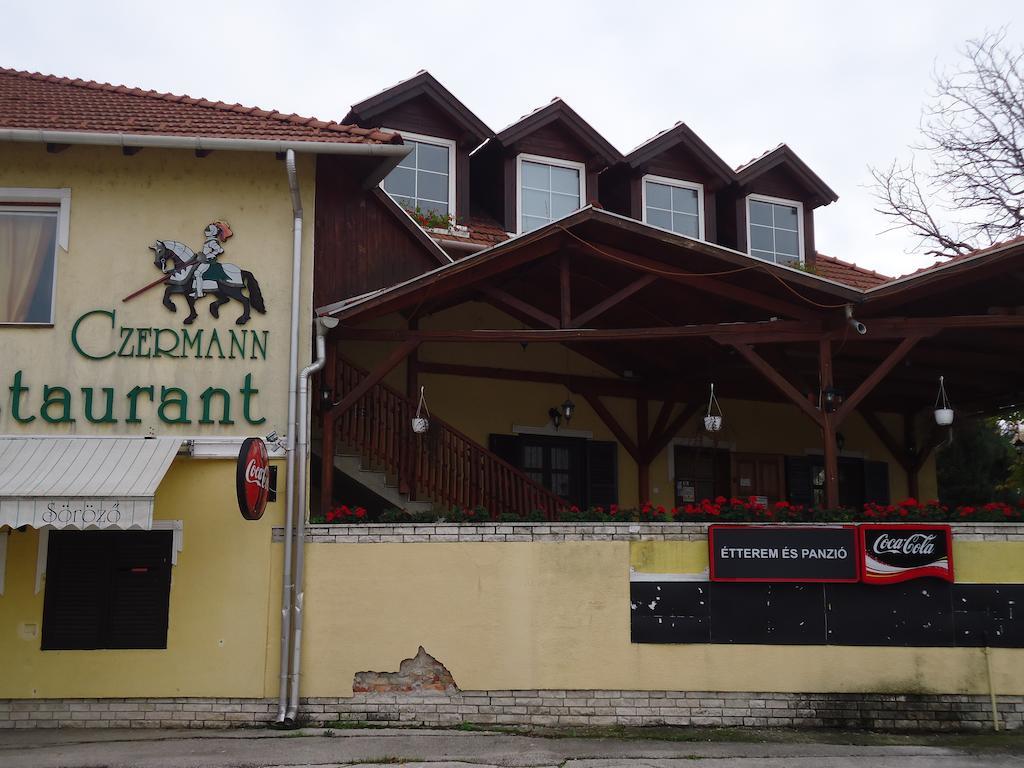 Czermann Panzio Es Etterem Hotel Oroszlany Luaran gambar