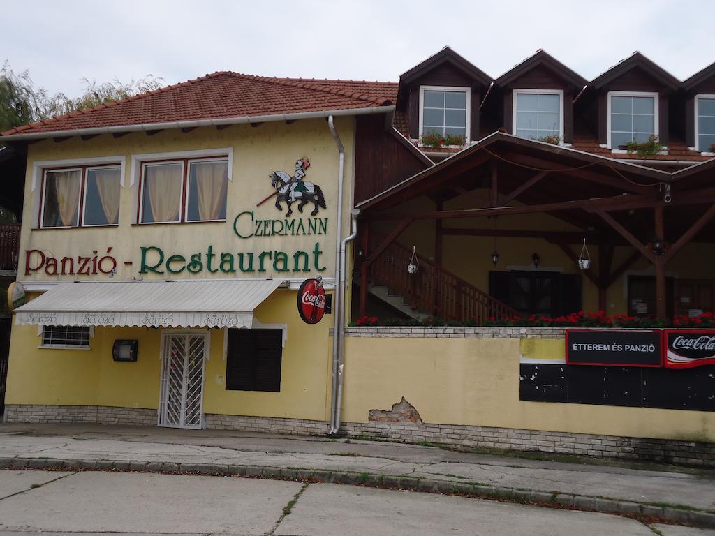 Czermann Panzio Es Etterem Hotel Oroszlany Luaran gambar