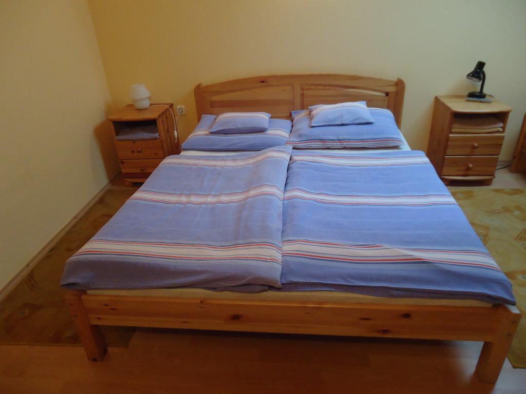 Czermann Panzio Es Etterem Hotel Oroszlany Bilik gambar