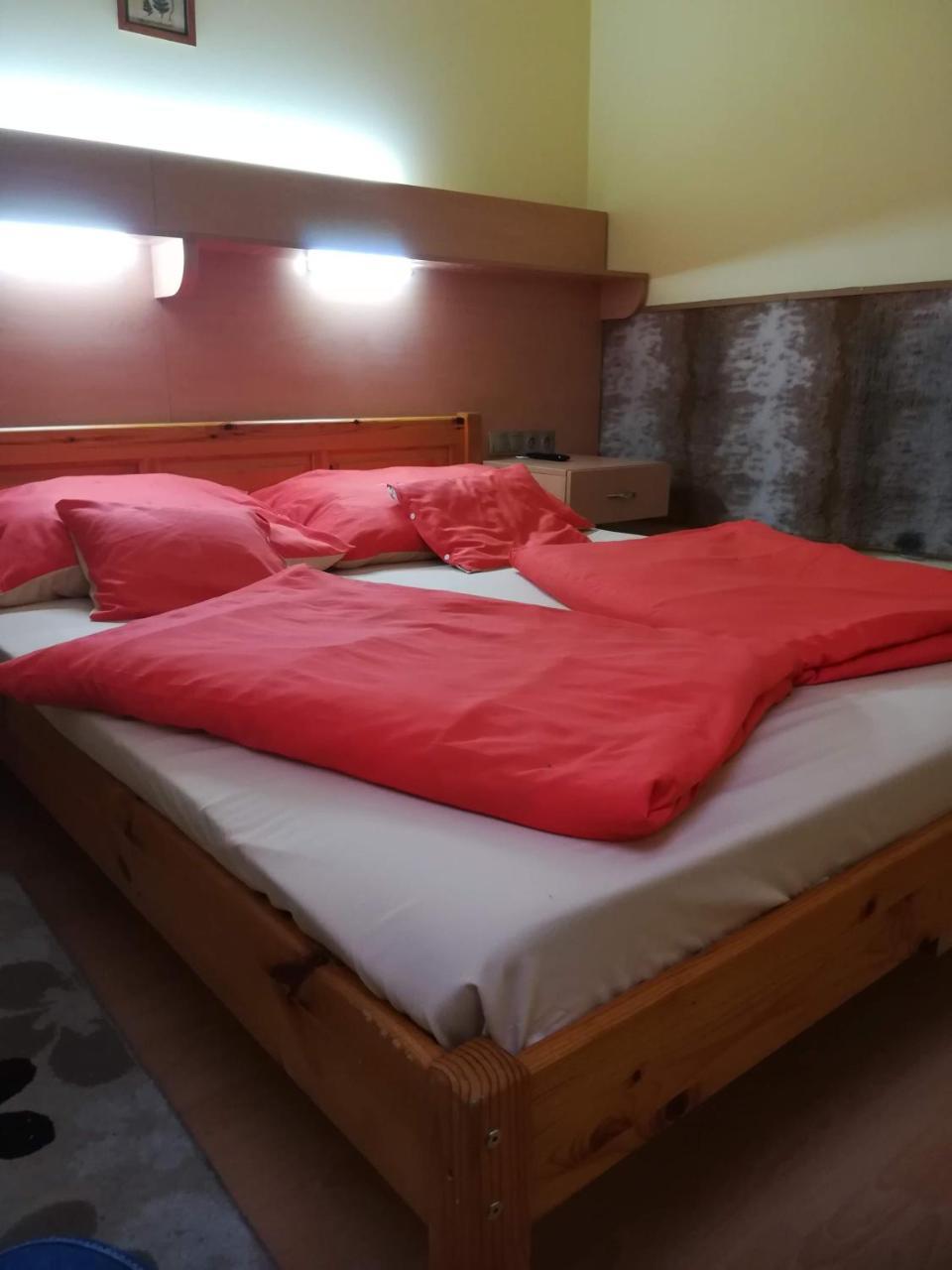 Czermann Panzio Es Etterem Hotel Oroszlany Luaran gambar